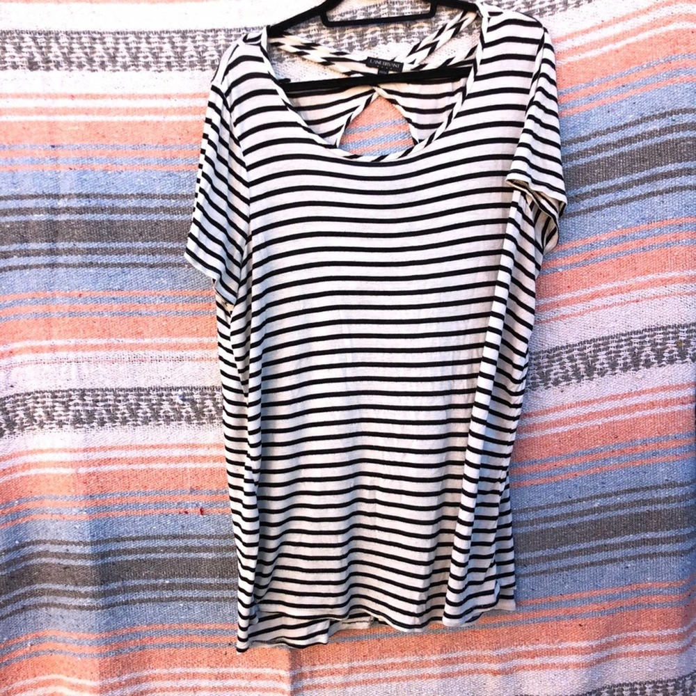 🔥3/$20🔥LANE BRYANT STRIPED TEE W/BACK CUTOUT🔥
